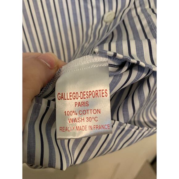 Gallego Desportes Boxy White, Navy,button down top. Size SM. Great condition. - Picture 3 of 5